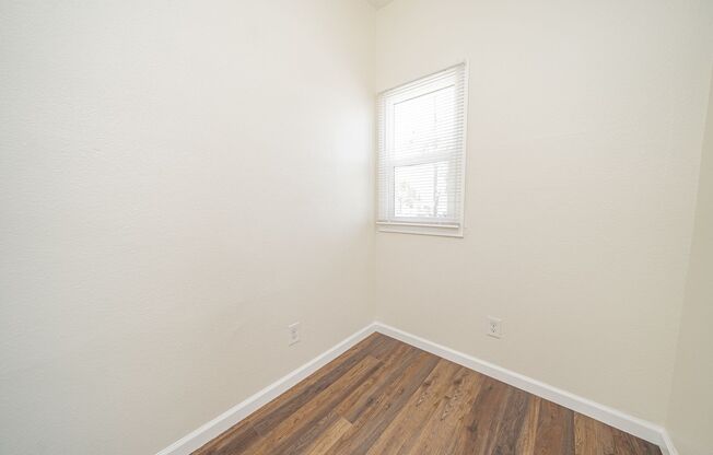 2 beds, 1 bath, $1,975, Unit 100