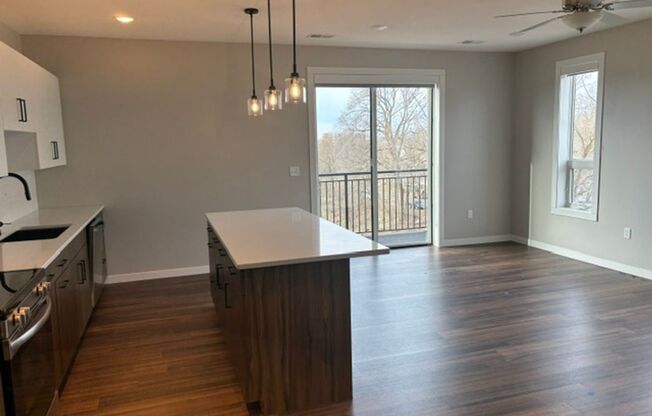 2 beds, 2 baths, 1,250 sqft, $2,000, Unit 326