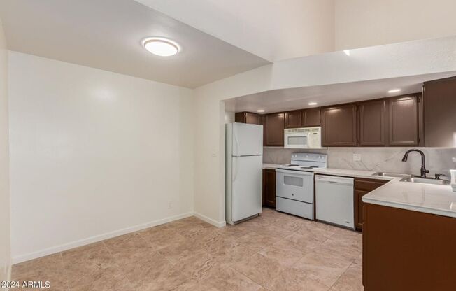 2 beds, 2 baths, $1,395, Unit # 220