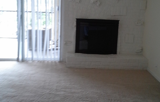 2 beds, 1 bath, $2,200