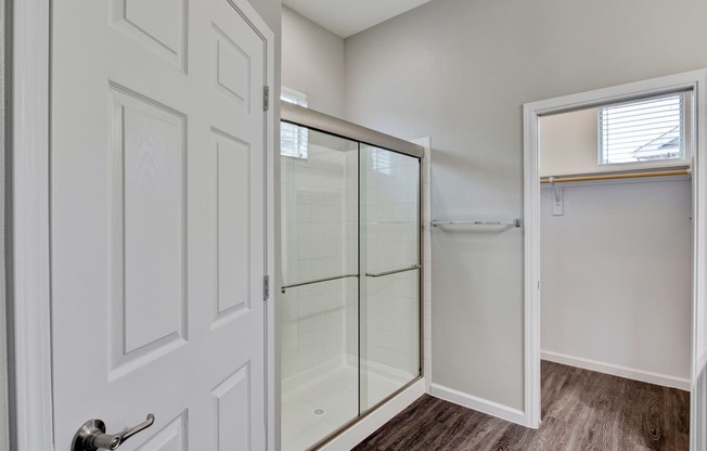 Horizon at Premier apartment interior bathroom, stand-up shower, and walk-in closet