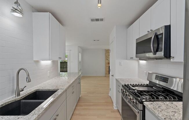 Beautifully Updated 3 Bed/2 Bath home on Corner Lot in South Austin!