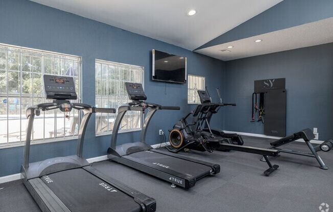 2 beds, 1 bath, $1,300, Unit 2206C