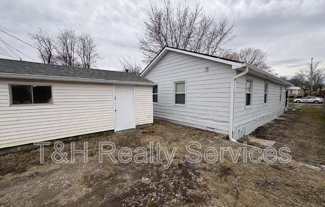 955 N BELMONT AVE