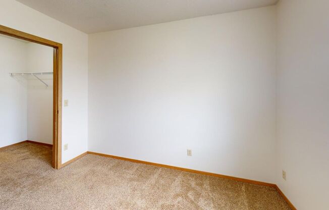 3 beds, 2 baths, 1,008 sqft, $1,250, Unit 1704-110