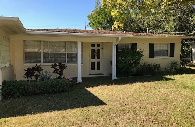 Well Kept house in quiet nice neighborhood!