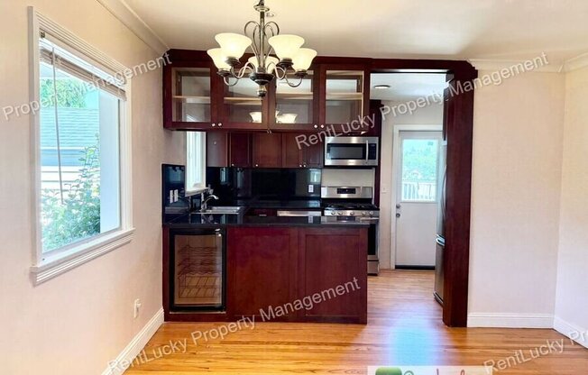 2130 MONTVALE PL W