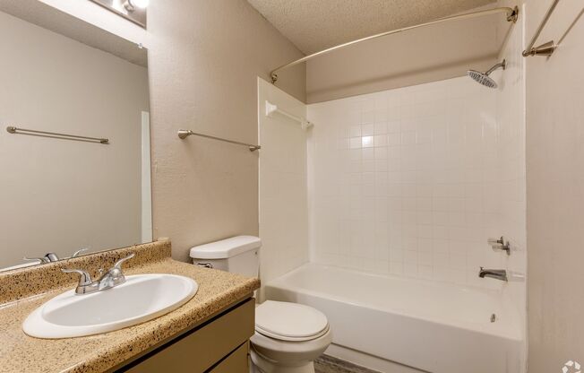 *ONE MONTH FREE* Amazing Remodeled Apartment Near Mid Town!