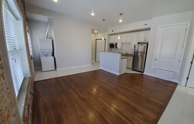 1 bed, 1 bath, 670 sqft, $1,195, Unit Unit 303 A670