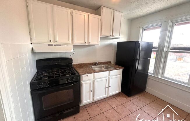 2 beds, 1 bath, $1,000, Unit Unit 2