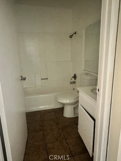 2 beds, 2 baths, 1,212 sqft, $2,500