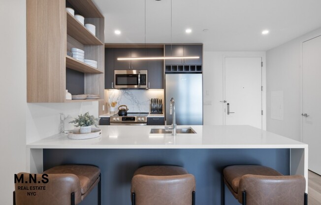 2 beds, 2 baths, $4,330, Unit 1101