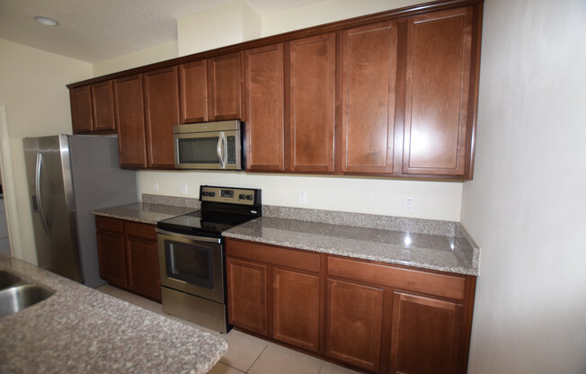 3 beds, 2.5 baths, $2,700, Unit Orange