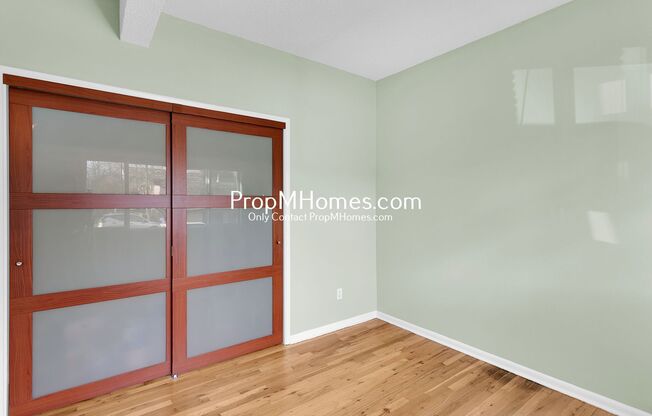 2 beds, 1 bath, $1,899