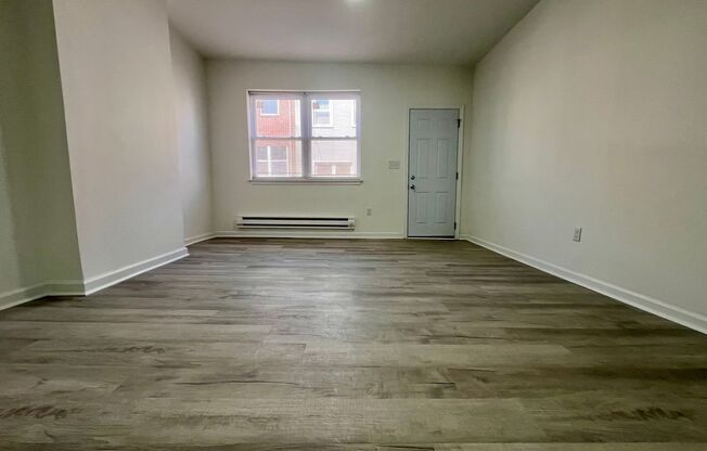 Stunning 3-Bedroom Townhome in Point Breeze! Available NOW!