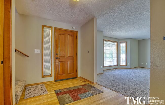 Large 4 Bed 2.5 Bath Home on Corner Lot in Wildwood!