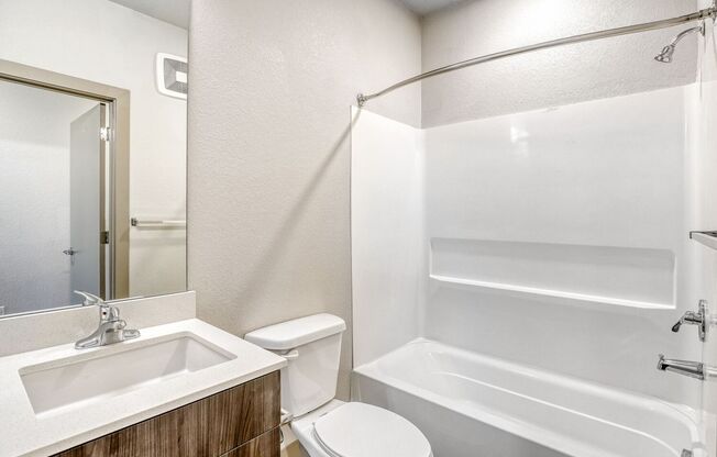3 beds, 3 baths, 900 sqft, $2,400, Unit 300