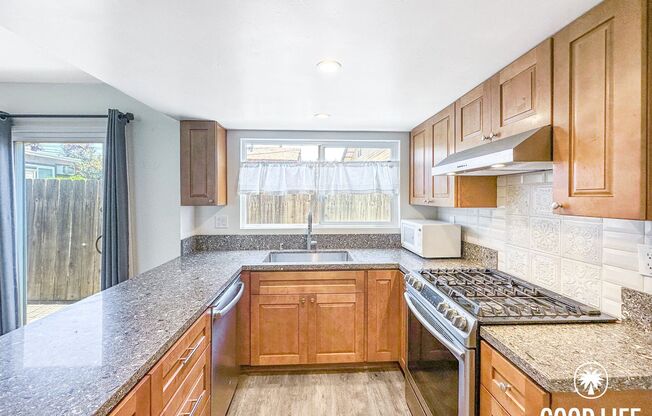 Renovated 3BD/2.5BA Condo in Chula Vista with Fireplace, W/D & Private Balcony