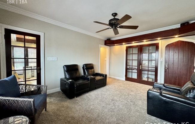 702 W 48th St