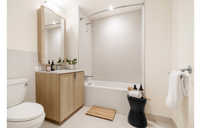 Studio, 1 bath, $6,100, Unit 8O