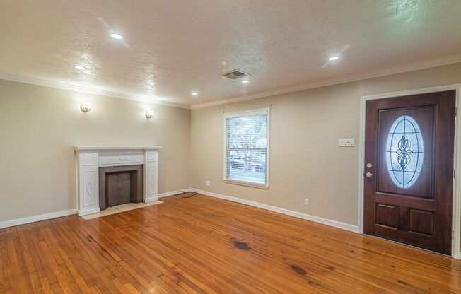 2 beds, 1 bath, $1,665