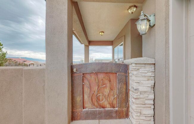 Stunning views, 4 bedroom 2 bathroom 3/CG in Rio Rancho