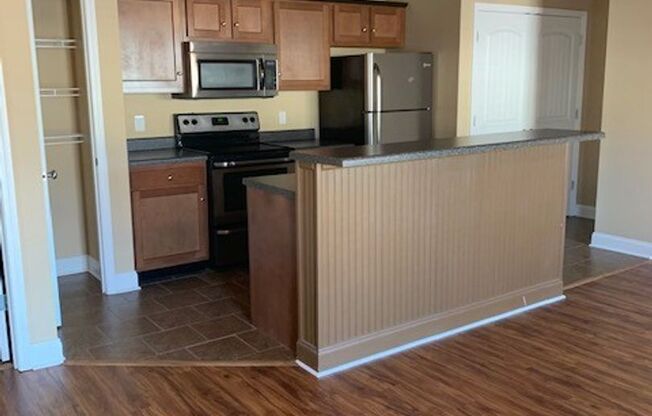 1 bed, 1 bath, 765 sqft, $825, Unit 122