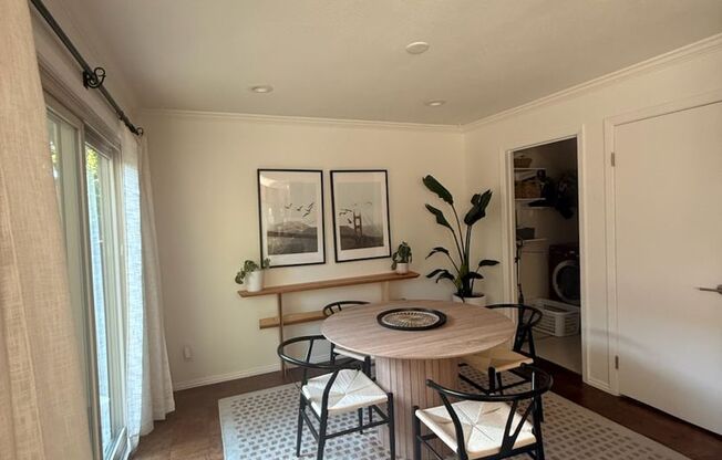 Welcome to this beautiful townhouse located in Walnut Creek-Countrywood 3 bedroom 2.5 Bath