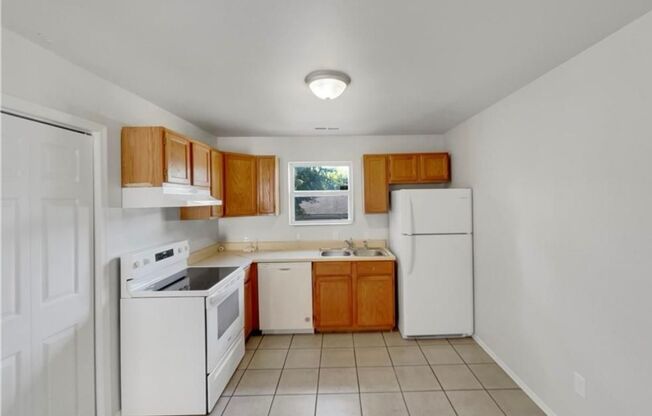 3 beds, 2 baths, $1,650