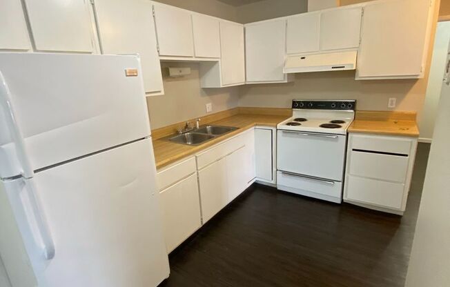 1 bed, 1 bath, 700 sqft, $550, Unit 1108 Randolph St Apt 112