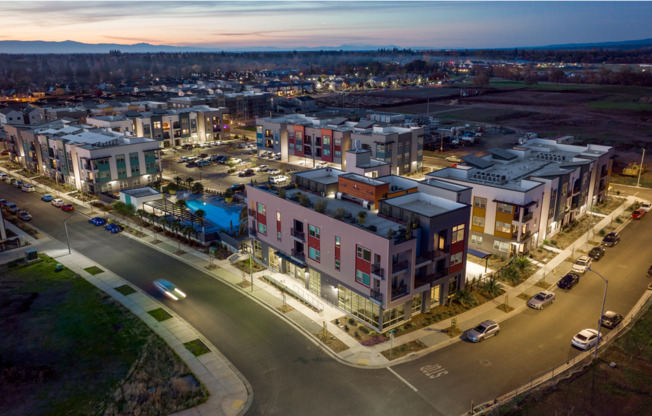 2 beds, 2 baths, 1,012 sqft, $1,810, Unit 122