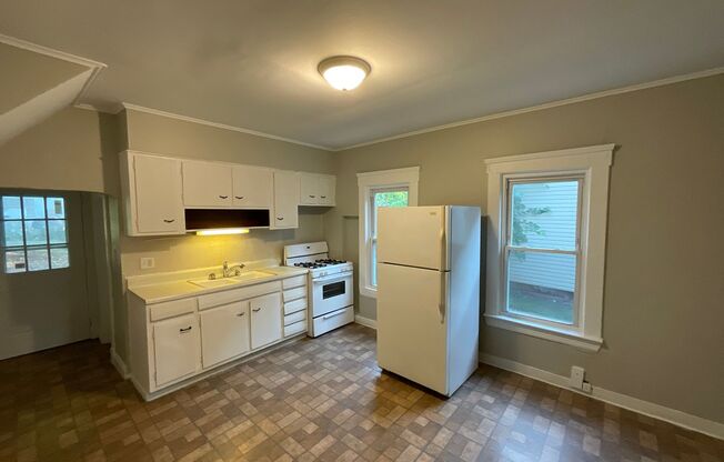 2 beds, 1 bath, $950