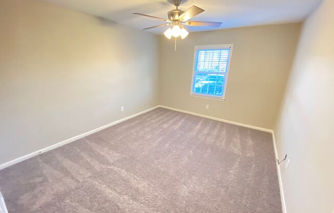 1 bed, 1 bath, 615 sqft, $1,050, Unit 811 Oakwood Villa