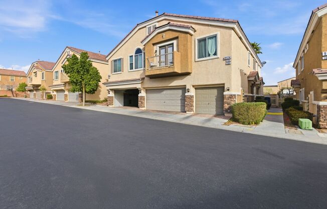 GORGEOUS TWO STORY TOWNHOME IN LAS VEGAS