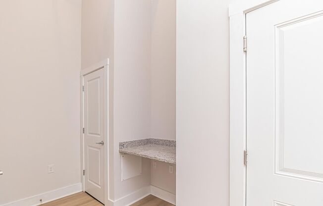 Studio, 1 bath, 325 sqft, $1,200, Unit Unit 101-Furnished