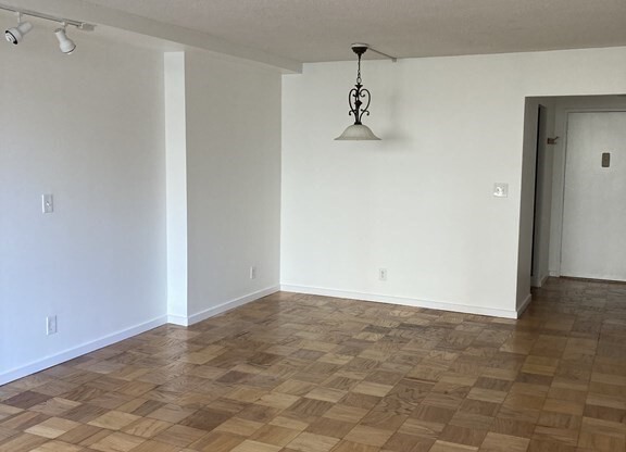 2 beds, 2 baths, 900 sqft, $3,800, Unit 201