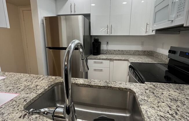 1 bed, 1 bath, $1,700, Unit A5