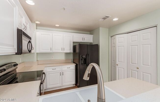 2 beds, 2 baths, $2,200, Unit APARTMENT 2168