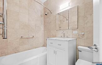 58 W 58th St Apt 14D