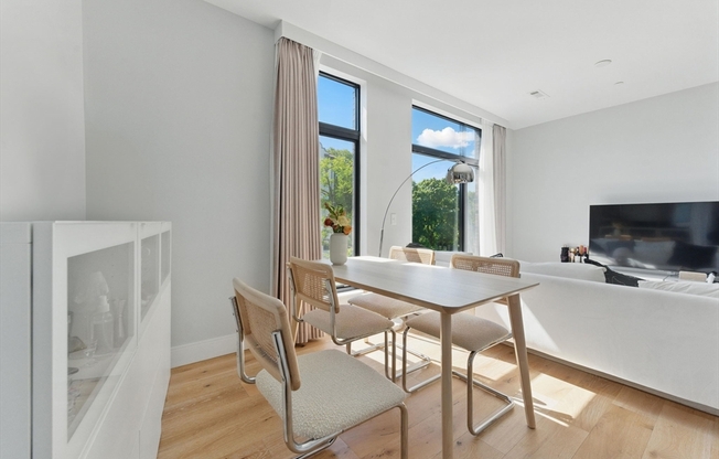 2 beds, 2 baths, 946 sqft, $4,500, Unit 524