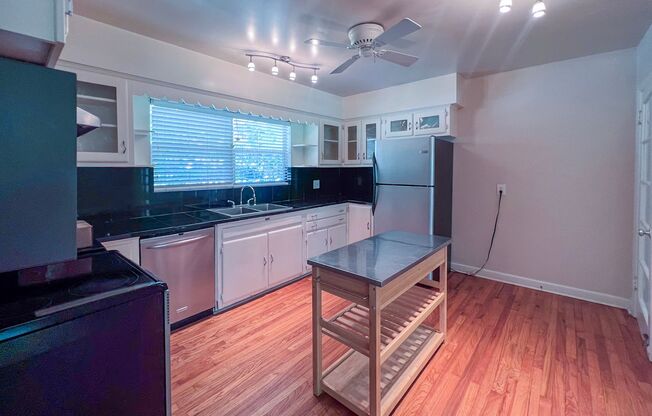 3BR/2.5BA House in Florida Park - Available For Fall 2026!