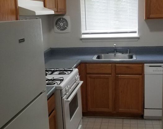 2 beds, 1 bath, 879 sqft, $1,175, Unit 4614-D