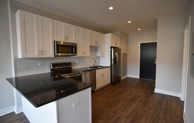 1 bed, 1 bath, 642 sqft, $3,160, Unit 3833-417