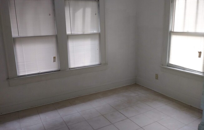 2 beds, 1 bath, $1,150