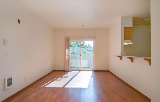 2 beds, 1 bath, $1,700, Unit 206