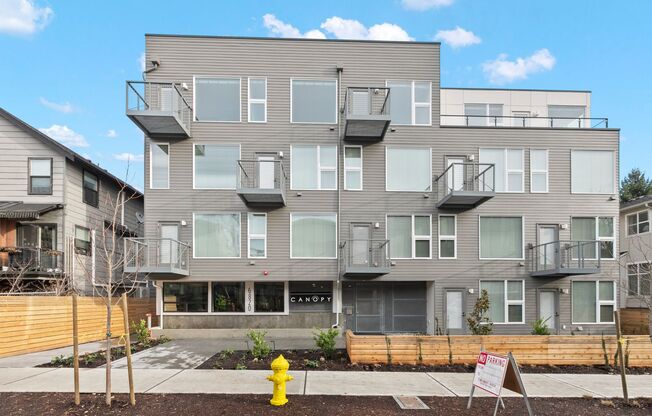 Studio, 1 bath, 240 sqft, $1,425, Unit 503