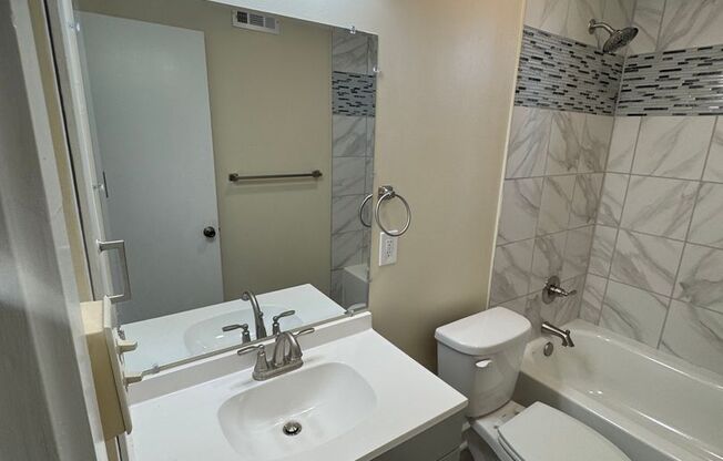 1 bed, 1 bath, 700 sqft, $1,325, Unit #6