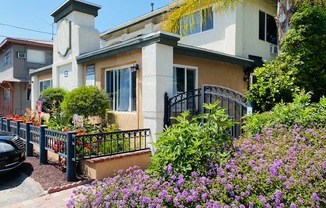 12823 Kling St Apt 4