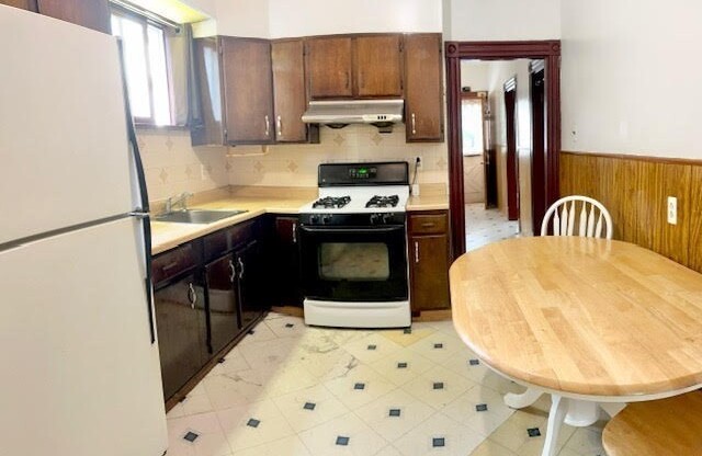 1 bed, 1 bath, 891 sqft, $2,400, Unit 1