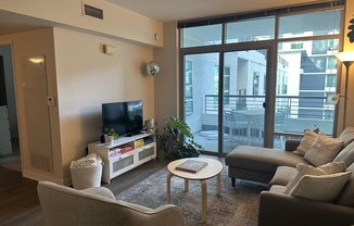 1 bed, 1 bath, 760 sqft, $2,715, Unit 720